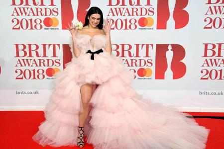 Ob der rosa Tüll-Traum von Giambattista Valli gut ankam? Bei Sängerin Dua Lipa (23) schon. Sie war die Abräumerin des Abends...