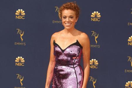 Comedian Michelle Wolf (33) wurde für ihr glitzerndes Pailletten-Kleid in Lila ebenfalls nicht gefeiert.