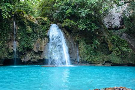 Auch die Kawasan Wasserfälle in der Provinz Cebu sind ein echter Touristen-Magnet. Nach einem ausgiebigen Sonnenbad an einem...