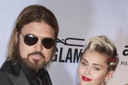 ...Musiker haben Kids, die denselben Karriereweg wie sie einschlagen. Bestes Beispiel sind da wohl Billy Ray und Miley Cyrus...