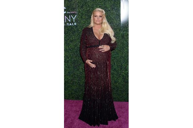 …Jessica Simpson und Ehemann Eric Johnson sind zum dritten Mal in freudiger Erwartung. Das Paar ist bereits seit 2014 verhei...