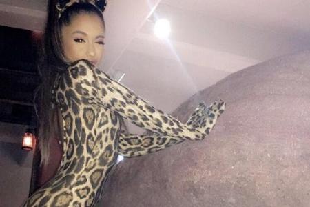 Ariana Grande (23, 