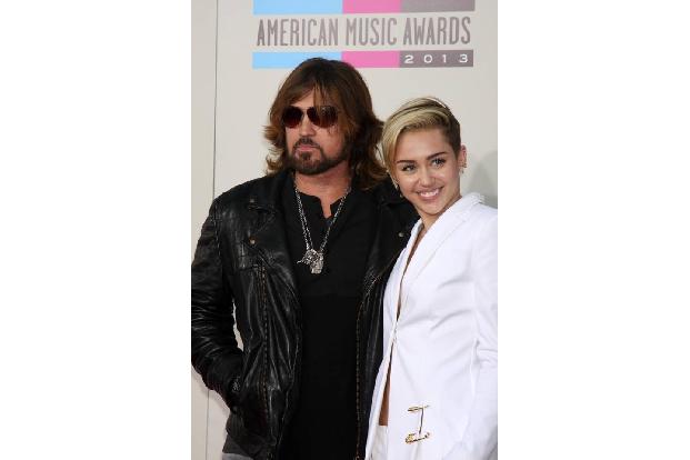 ...Miley Cyrus nur mäßig geklappt, schließlich war die Pop-Prinzessin regelmäßig nackt und in anstößigen Posen zu sehen, bev...