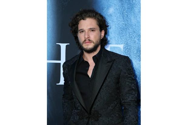 ...spielten auch bei Kit Harington eine Rolle, der bis zu seinem 11. Lebensjahr nicht einmal wusste, dass er eigentlich Chri...