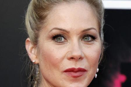 2008 wurde bei Christina Applegate Brustkrebs in frühem Stadium entdeckt. Aufgrund ihrer genetischen Veranlagung ging die Sc...