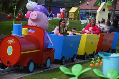 ...Sarah, Alessio und Caroline zumindest war der Tag ein voller Erfolg und der Heide Park dürfte sich über den prominenten B...