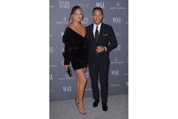 ...niemand geringerem als John Legend, der mit seiner Frau Chrissy Teigen an dem Abend um die Wette strahlte. Der Superstar ...