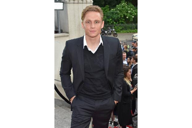 ...Matthias Schweighöfer, der Hauptdarsteller der Serie. Er schlüpft in die Rolle von Lukas Franke, der Opfer eines Hacker-A...