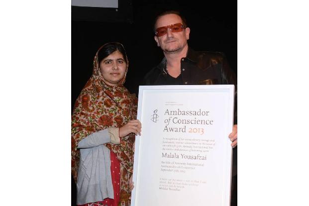...U2-Rocker Bono kann man schon gar nicht mehr zählen, für wie viele Organisationen er sich einsetzt. Der Samariter der Mus...