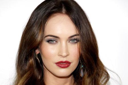 Megan Fox ist ebenfalls bisexuell und sprach offen über Frauen, mit denen sie sich Beziehungen gewünscht hätte. 