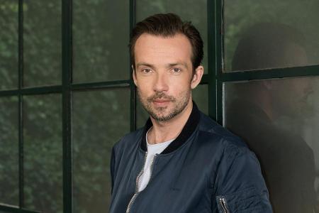 Der deutsch-polnische Schauspieler - und gebürtige Londoner - Lucas Gregorowicz spielt seit 2015 KHK Adam Raczek im 