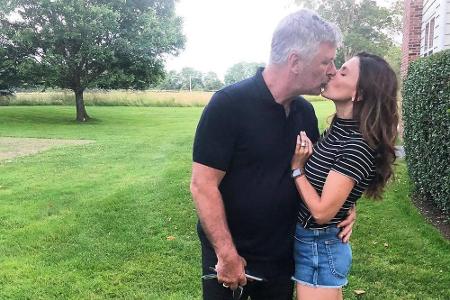 Love is in the Air! Dass Schauspieler Alec Baldwin (60) und seine Hilaria (34) selbst nach sechs Ehejahren und vier gemeinsa...