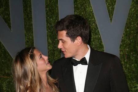 Wie wäre es zwischendurch mal wieder mit einem Musiker? Im Frühjahr 2008 kam Aniston mit dem Schmusesänger John Mayer (40) z...