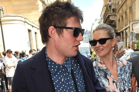 Model Kate Moss (42) soll sich im Oktober von ihrem adeligen Fotografen Nikolai von Bismarck (29) getrennt haben.