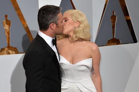 Auch das Liebesglück von Lady Gaga (30, 