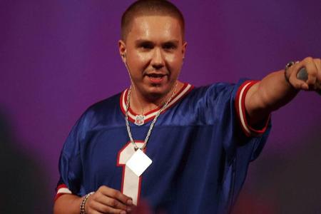 DJ Tomekk (42) sorgte 2008 für einen Skandal. Er flog aus der RTL-Show, weil er in einem Privatvideo mit Hitler-Gruß zu sehe...