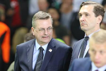 ...Reinhard Grindel kritisierte die beiden Sportler daraufhin scharf und sagte, sie hätten sich als 