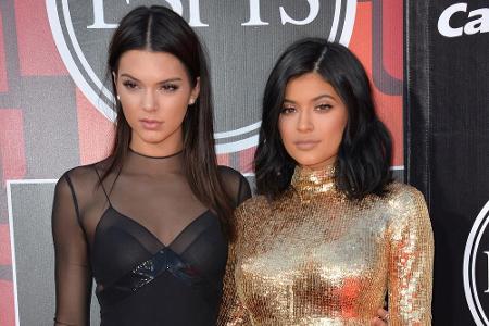 Kendall (20, l.) und Kylie Jenner (18) erobern gemeinsam das Fashion-Business. Auch ihre Halbgeschwister sind wohl bekannt...