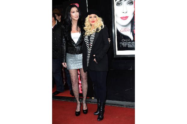 ...auf der Leinwand konnte sich die Sängerin mit über 30 Jahre jüngeren Kolleginnen messen: Neben Christina Aguilera sang un...