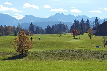 Das Talgut im Oberallgäu liegt direkt am Golfplatz