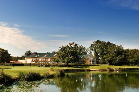 Zwischen Beckenbauer- und Porsche Golf Course: Gutshof Penning