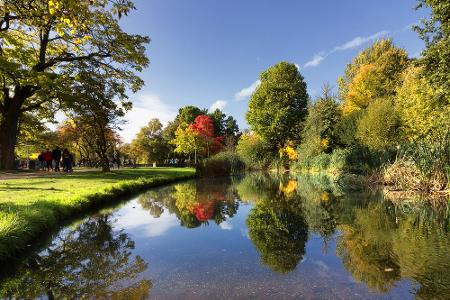 Der Vondelpark ist die bekannteste Parkanlage Amsterdams. Spielplätze, Restaurants, Cafés: Der Park dient den Einwohnern der...