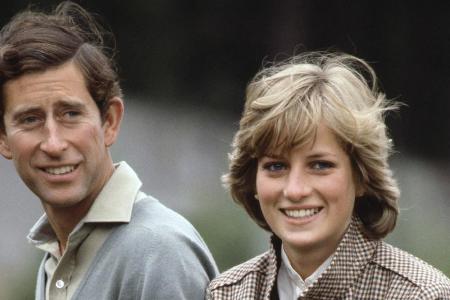 Flitterwochen, August 1981: Prinz Charles und Prinzessin Diana posieren vor der Kamera am Fluss River Dee.