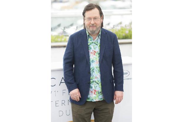 ...Lars von Trier ursprünglich als Miniserie, bis sich der Künstler entschied, den Stoff als zweieinhalbstündigen Kinofilm u...