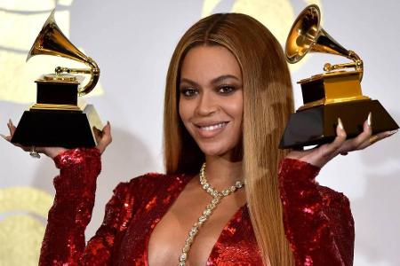 2017 freuten sich zahlreiche Promis über Familienzuwachs. Die erste Überraschung gelang R&B-Sängerin Beyoncé (36) im Februar...
