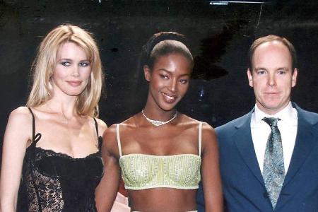 Der Erbprinz mit Naomi Campbell (Mitte) und Claudia Schiffer