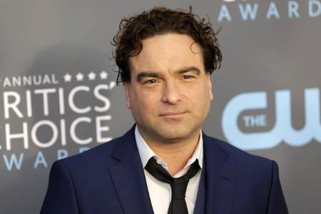 ...Johnny Galecki ist ebenso bestürzt über den Verlust. Er schrieb online: 
