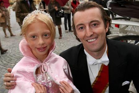 Bei der Hochzeit von Waldemar Prinz zu Schaumburg Lippe durfte Anna Ermakova im September 2008 als Blumenmädchen fungieren.