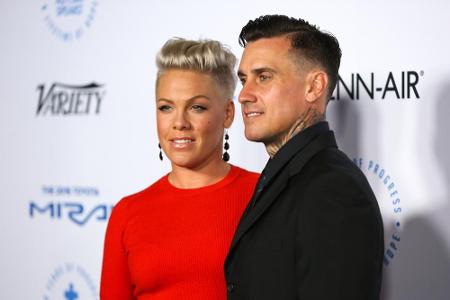 Pink und Carey Hart heirateten 2006 in Costa Rica, zwei Jahre später trennten sie sich, eine offizielle Scheidung gab es dam...