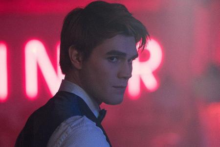 KJ Apa spielt in 
