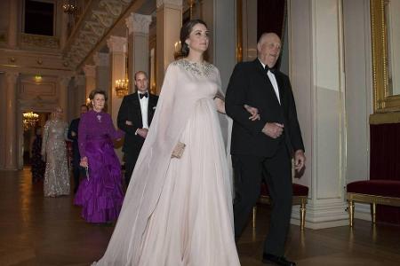 1. Februar 2018: Beim Abendessen im norwegischen Königspalast machte Herzogin Kate in ihrer roséfarbenen Robe des Labels Ale...