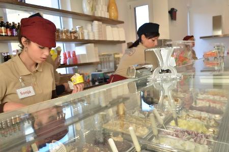 Gewöhnliches Eis gibt es überall. Diese Gelateria hat auch ungewöhnliche Sorten im Angebot