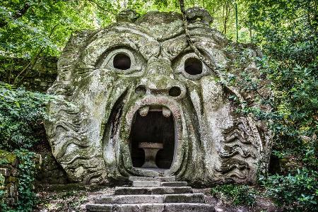 Bomarzo beheimatet mit Sicherheit einen der merkwürdigsten Parks des Landes