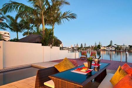 Beachcamp statt Dschungelcamp in Surfers Paradise