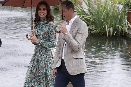 Am Todestag von Diana, dem 31. August, ahnte noch niemand das neue Elternglück der beiden: Herzogin Kate trug ein grün-orang...