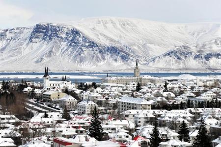 Doch nicht nur die einsamen Landstriche Islands wissen im Winter zu überzeugen. Auch der Hauptstadt Reykjavik steht eine lei...