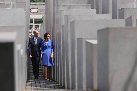 In der Hauptstadt stand auch ein Besuch des Holocaust-Mahnmals auf dem Programm. Ein Ausschwitz-Überlebender erzählte dem Pa...