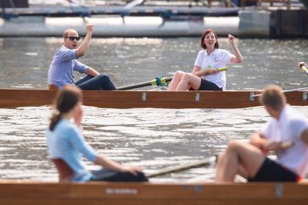 Beim Ruderrennen auf dem Neckar schien William eher in seinem Element. Seinen Sieg kostete er voll aus.