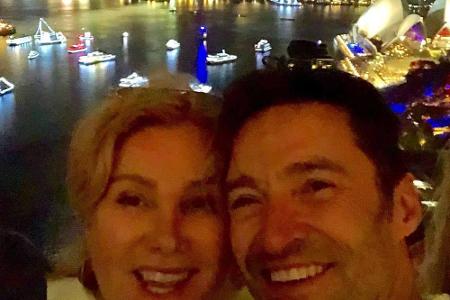 Schauspieler Hugh Jackman läutete mit Ehefrau Deborra-Lee Furness im australischen Sydney als einer der Ersten das neue Jahr...