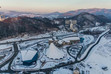 In vier Skigebieten werden 2018 die 23. Olympischen Winterspiele ausgetragen. Keines ist weiter als 30 Minuten von Pyeongcha...