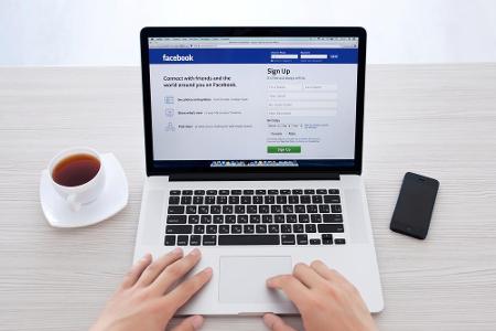 Hand aufs Herz - wie oft am Tag checken Sie Facebook? Wenn die Antwort größer als eins ist, wird es höchste Zeit für einen k...