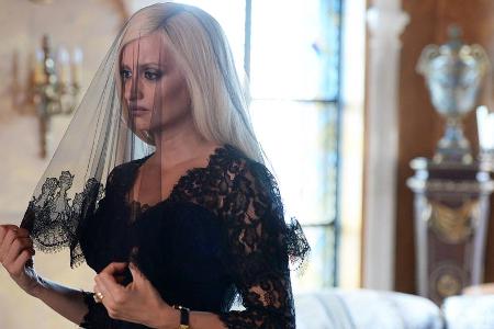 Penélope Cruz als Donatella Versace in 