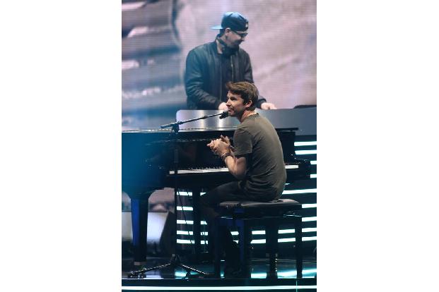 ...nicht lumpen und wartete neben Schmusesänger James Blunt auch mit DJ Robin Schulz auf. Die beiden gaben ihren neuen gemei...