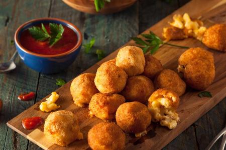 Achtung, Mac-and-Cheese-Balls sind eine Kalorienbombe - aber eine leckere!