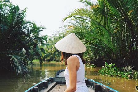 Zum Schluss geht die Reise nochmal nach Südostasien, genauer gesagt in den Vietnam. Mit einem kleinen Boot über den Mekong s...