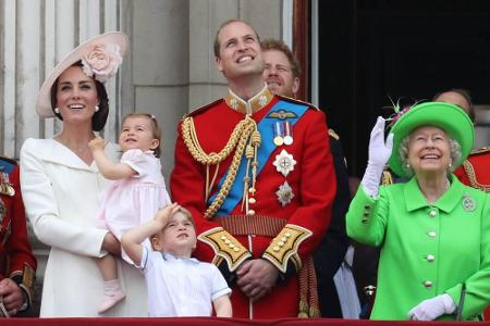 Die Queen hatte am 21. April ihren 90. Geburtstag. Doch wie gehabt ließ sie sich erst im Juni mit der Parade 
